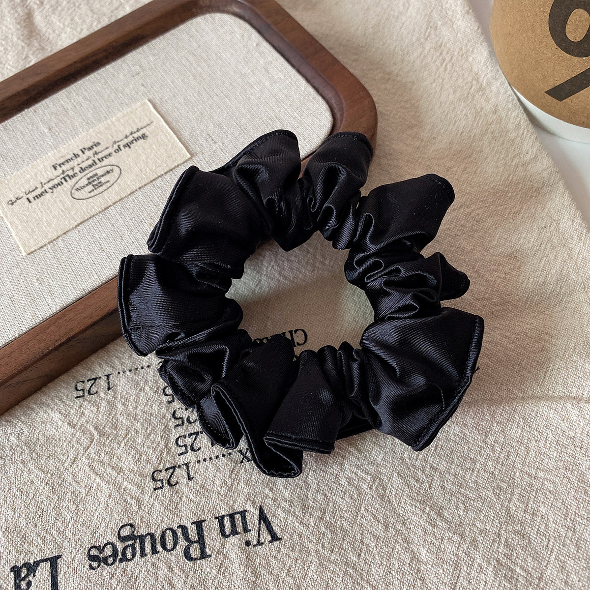 Black small intestinal hair ring