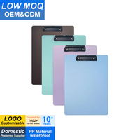 Portapapeles de Plástico en Colores Surtidos con Clip de Perfil Bajo, Portapapeles para Estudiantes, Profesores, Médicos y Enfermeras