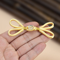 Nouveaux boutons de grenouille de style chinois pour Qipao : Tissu papillon perlé en feuille d'or, accessoires Hanfu tissés à la main vintage pour femmes