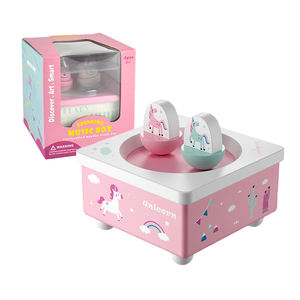 Boîte à musique rotative pour enfants, boîte à musique personnalisée avec un design gravé pour les enfants, souvenir de vacances - Product Image 1