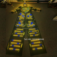 Costume de robot marcheur sur pilotis LED numérique lumineux Robot de fête Costume d'éclairage lumineux vêtements de scène Performance de danse Dj