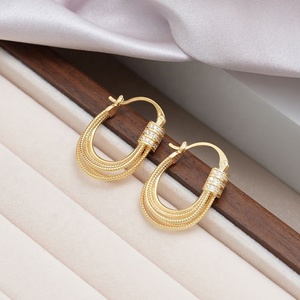 ต่างหูแบบติดหูทรงตัวยู ประดับเพชรซิคอนเล็กๆ สไตล์อินเทรนด์ ดีไซน์หรูหรา ทำจากทองแดงคุณภาพสูง พร้อมดีไซน์โดดเด่น เหมาะสำหรับเป็นของขวัญ - Product Image 2