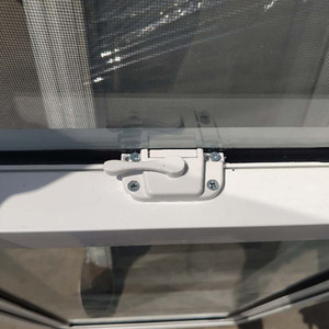 Fenêtre suspendue à cadre en vinyle simple émaillé de style américain à bas <span class=keywords><strong>prix</strong></span> avec aileron de clouage - Product Image 3