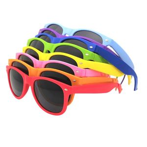 Lunettes de soleil personnalisées OEM 2022 avec logo, verres de protection UV 400, lunettes de soleil tendance en PC, promotion pour hommes et femmes, lunettes de soleil de protection - Product Image 3