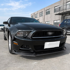 ลิ้นกันชนหน้า Amp-Z สำหรับ Ford Mustang Mk5 ปี 2013-2014 สีดำ Piano Black ลายคาร์บอนไฟเบอร์ ผิวด้าน - Product Image 1