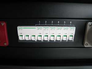 Caja de alimentación de distribuidor de audio montado en U de 19 pulgadas con disyuntores Power Distro de montaje en rack - Product Image 5