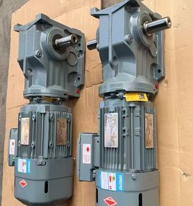 ชุดเกียร์ทดรอบแบบเฮลิคอล-เบเวล Eurodrive K37 DRN80M4 พร้อมมอเตอร์ไฟฟ้ากระแสสลับ IE3, ระบบส่งกำลัง 90 องศา สำหรับเครื่องจักรบรรจุภัณฑ์ - Product Image 3