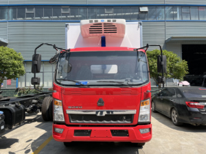 Camion frigorifique HOWO 5t 4,2m avec isolation en polyuréthane pour le transport de viande fraîche, fruits et légumes, à vendre en Chine - Product Image 2