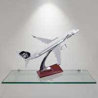 Maquette d'avion Boeing 737 d'Alaska Airlines avec base en bois et support chromé pour les passionnés d'aviation et les collectionneurs