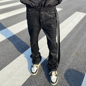 Jeans Denim Neri da <span class=keywords><strong>Uomo</strong></span> Personalizzati OEM, in Twill di Cotone Elasticizzato, Vestibilità Ampia, Stile Bootcut a Zampa d'Elefante, con Finitura Cerata - Product Image 2