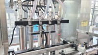 Línea de Llenado de Líquidos Totalmente Automática ESKO de Una Sola Cabeza con Dispositivo Integrado de Llenado y Tapado para Botellas de Plástico de Aceite Comestible