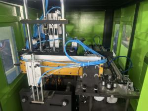 เครื่องเป่าขวด PET พลาสติกแบบ2ช่องเครื่องเป่าขึ้นรูป1500 bph เครื่องเป่าขึ้นรูป1.5L อัตโนมัติเต็มรูปแบบขนาดเล็ก - Product Image 2