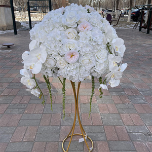 Sfera di Fiori di Seta Bianca per Centrotavola Decorativo da Matrimonio - Product Image 4