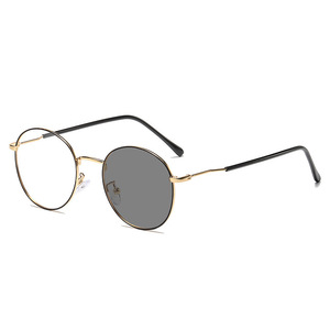 Lunettes de luxe 2026 à motif uni pour femmes et hommes, verres photochromiques, nouveau design, monture en métal noir et or, lunettes optiques <span class=keywords><strong>anti</strong></span>-lumière bleue - Product Image 6