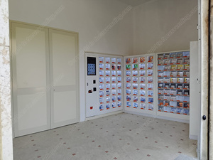 Distributeur automatique double usage pour snacks et produits intimes avec système de paiement par pièces, incluant des fonctions café et ascenseur - Product Image 3