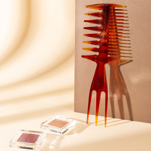 Ensemble de coiffure Playboy, peigne à dents larges couleur ambre pour hommes, fourchettes à cheveux, matériau PP durable - Product Image 4