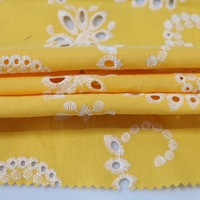 Conception accrocheuse 100% tissu de broderie d'oeillet de coton tissu brodé de dentelle de fleurs pour des robes