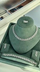 Conjunto de Collar con Hojas de Moissanita (Regalo Nupcial) Joyería para Mujer de Alta Calidad en Plata de Ley con Baño de Rodio Inspirada en la Naturaleza - Product Image 4