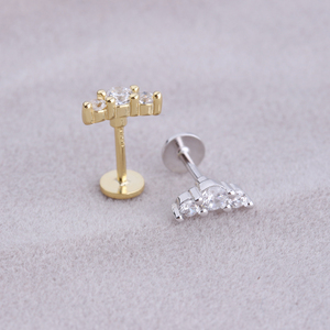 <span class=keywords><strong>Orecchini</strong></span> a perno piatti in <span class=keywords><strong>oro</strong></span> con zirconia per piercing al <span class=keywords><strong>trago</strong></span> da donna - Product Image 3
