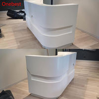 Comptoir de réception numérique LED au design époustouflant, surface solide blanche, comptoir de paiement de salon, rangement