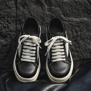 รองเท้าผ้าใบเสริมส้นผู้ชายรุ่นใหม่ประจำฤดูใบไม้ร่วง-ฤดูหนาวปี 2026 ดีไซน์สีสันตัดกัน สไตล์ลำลองอินเทรนด์ เหมาะสำหรับใส่ในมหาวิทยาลัยและโอกาสต่างๆ - Product Image 1