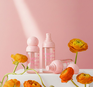 ขวดสเปรย์พลาสติก PET สีชมพู ขนาด 80 มล. 50 มล. 100 มล. ฝาสีชมพู หัวปั๊มสีชมพู สำหรับบรรจุภัณฑ์สเปรย์ฉีดพ่นละอองละเอียด เช่น น้ำหอม บอดี้มิสต์ ครีมกันแดด  สามารถปรับแต่งได้ตามต้องการ - Product Image 3