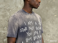 T-shirt pour homme en coton 100% avec impression graphique, coupe ample et carrée, manches courtes, effet délavé vintage et déchiré, personnalisé par le fabricant