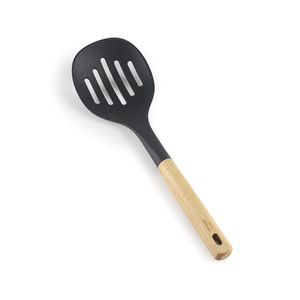 Spatola Forata Nera Nordic Skimmer con Manico in Legno, Utensile da Cucina - Product Image 1