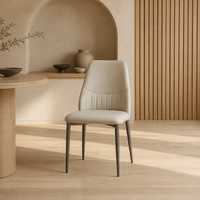 Chaise de salle à manger en acier gris carbone avec assise rembourrée en cuir PU et dossier à coutures verticales pour restaurant