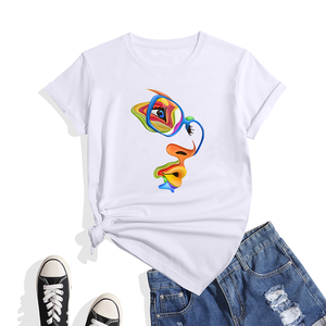 Nouveau T-shirt décontracté en coton à manches courtes et col rond pour femme, motif cœur et portraits colorés, écologique, respirant, avec logo – Collection Été 2025 - Product Image 1