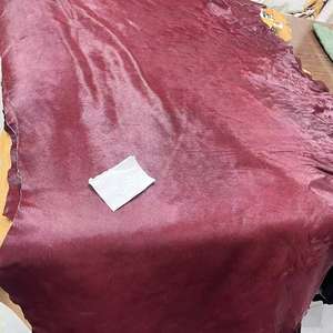 Venta al por mayor de material de <span class=keywords><strong>crin</strong></span> real de color rojo <span class=keywords><strong>vino</strong></span> de pelo corto, tela de piel de caballo destacada para ropa, zapatos, bolsa, equipaje, muebles artesanales - Product Image 2