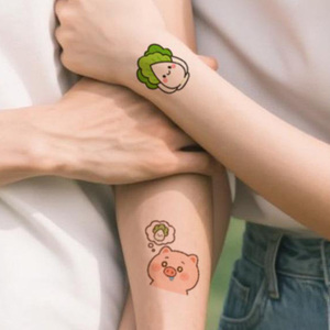 Colorido <span class=keywords><strong>tatuajes</strong></span> temporales pegatina lindo <span class=keywords><strong>cerdo</strong></span> y encantador Napa repollo lindo pareja de dibujos animados tatuaje impermeable para cara brazo pierna - Product Image 4