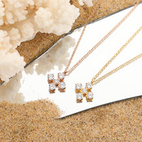 Collar con Colgante de Cruz de Cinco Circonitas Redondas en Oro para Mujer, Cadena Delgada de Cristal Brillante, Acero Inoxidable 316L, Joyería de Moda