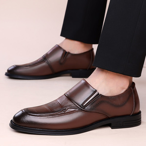 รองเท้าหนังผู้ชายทรงทางการสีดำ หัวแหลม สวมแบบสวม  สำหรับใส่ทำงานหรือโอกาสทางการ เหมาะกับทุกฤดูกาล - Product Image 4