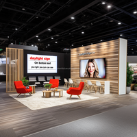 Stand d'exposition modulaire personnalisé 10x10 avec panneau mural à grille pour salon professionnel de beauté