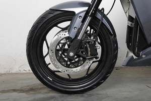 Moto sportive haute performance 72V pour adultes, avec batterie grande capacité et grande vitesse, idéale pour la ville - Product Image 2
