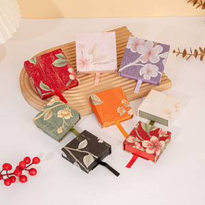 Nouvelle boîte de rangement suspendue en film PE de style <span class=keywords><strong>chinois</strong></span>, boîte cadeau pour bijoux en cristal, boîte à tiroir pour bagues, colliers et bracelets - Product Image 1