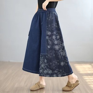 Pantacollant in denim con stampa floreale primavera estate 2026 all'ingrosso, vita elasticizzata, pannello asimmetrico, gamba larga, <span class=keywords><strong>pantaloni</strong></span> cropped da donna taglie forti - Product Image 4