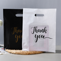 Sacs de remerciement en plastique HDPE HOYO avec imprimé nœud rose et poignée découpée en forme de cœur, modèle 80260, pour les magasins de détail et les boutiques