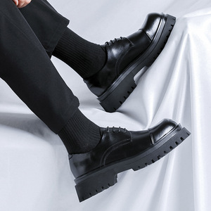 Chaussures derby rétro populaires pour hommes, en cuir. Style haut de gamme avec un look élégant. Chaussures en cuir de style académique britannique. - Product Image 3