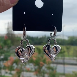 Orecchini Pendenti a Cuore Spezzato per Donne, Orecchini Scintillanti a Forma di Cuore, Gioielli di Moda per Uso Quotidiano e Feste - Product Image 3