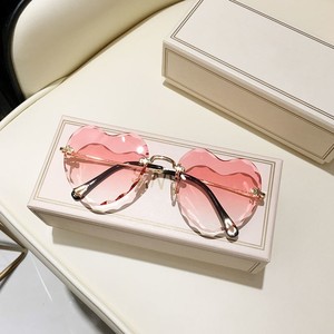 Gafas de sol sin montura para mujer, anteojos de sol femeninos <span class=keywords><strong>con</strong></span> forma de corazón, a la moda, 2022 - Product Image 3