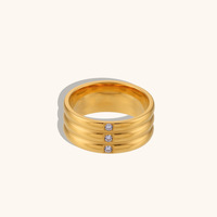 Minimalisti scher 18 Karat Gold PVD-beschichteter wasserdichter Edelstahl Drei schicht iger Zirkon-breiter Ring für Frauen