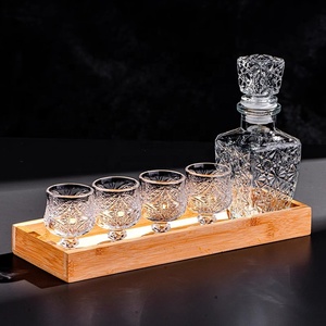Ensemble distributeur de whisky vintage européen sculpté avec mini-gobelet, verre à whisky, verre à <span class=keywords><strong>vin</strong></span>, verre à cocktail et verre à shot en forme de diamant - Product Image 5