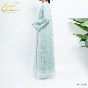 工場直送の豪華なドバイアバヤ、女性用、花柄刺繍、光沢のあるオーガンザ、控えめながらゴージャスな着物、イードの伝統的なイスラム教徒の服装 - Product Image 5