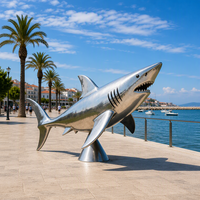 Sculpture de requin blanc géant en acier inoxydable poli miroir sur mesure, art animalier en métal pour extérieur