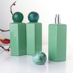 Flacon <span class=keywords><strong>de</strong></span> <span class=keywords><strong>parfum</strong></span> <span class=keywords><strong>vide</strong></span> <span class=keywords><strong>de</strong></span> luxe en verre hexagonal vert <span class=keywords><strong>de</strong></span> haute qualité <span class=keywords><strong>de</strong></span> 100 ml avec bouchon à bille en résine, pour emballage en boîte - Product Image 4