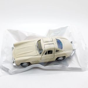 Modelo de Coche Clásico de Aleación, con Puertas Abatibles y Función de Retroceso - Product Image 3
