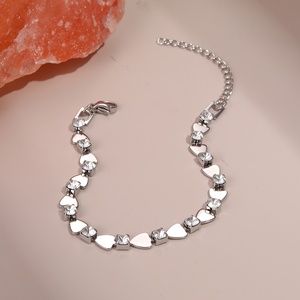 Bracciale KITI con <span class=keywords><strong>Charm</strong></span> a Cuore in Zirconi Lucidi, Placcato in Oro 18K PVD, in Acciaio Inossidabile per Donne, Gioielli Resistenti all'Ossidazione - Product Image 5