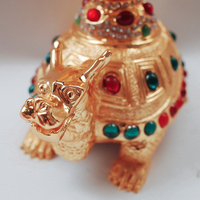 Ornements en métal de collection artisanale de style chinois antique, tortue dorée, saphir, émeraude, aigle doré, vert, bleu, rouge, boule, décoration, cadeau